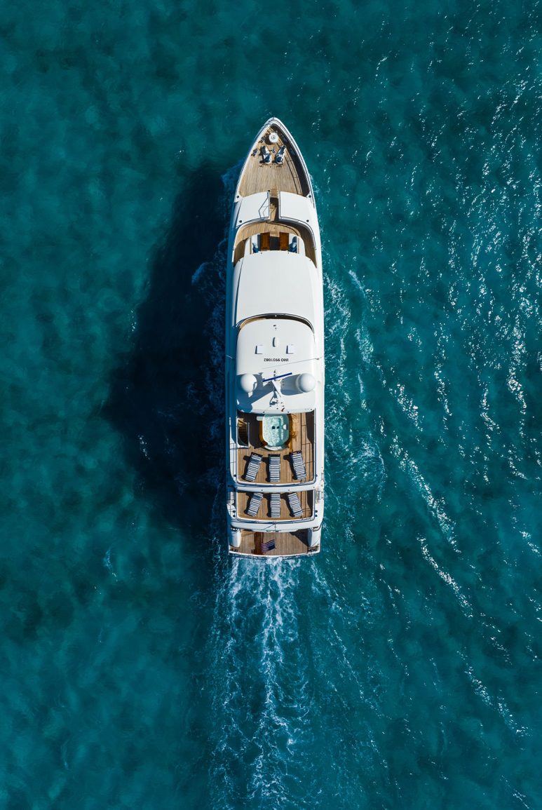 36m superyacht Botti sailing in the Caribbean