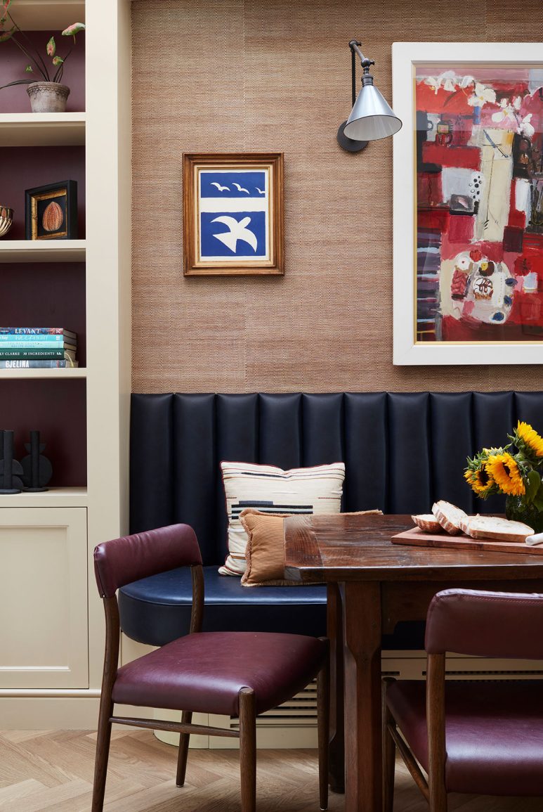 A breakfast nook with comfortable seating in a blue and burgundy colour palette