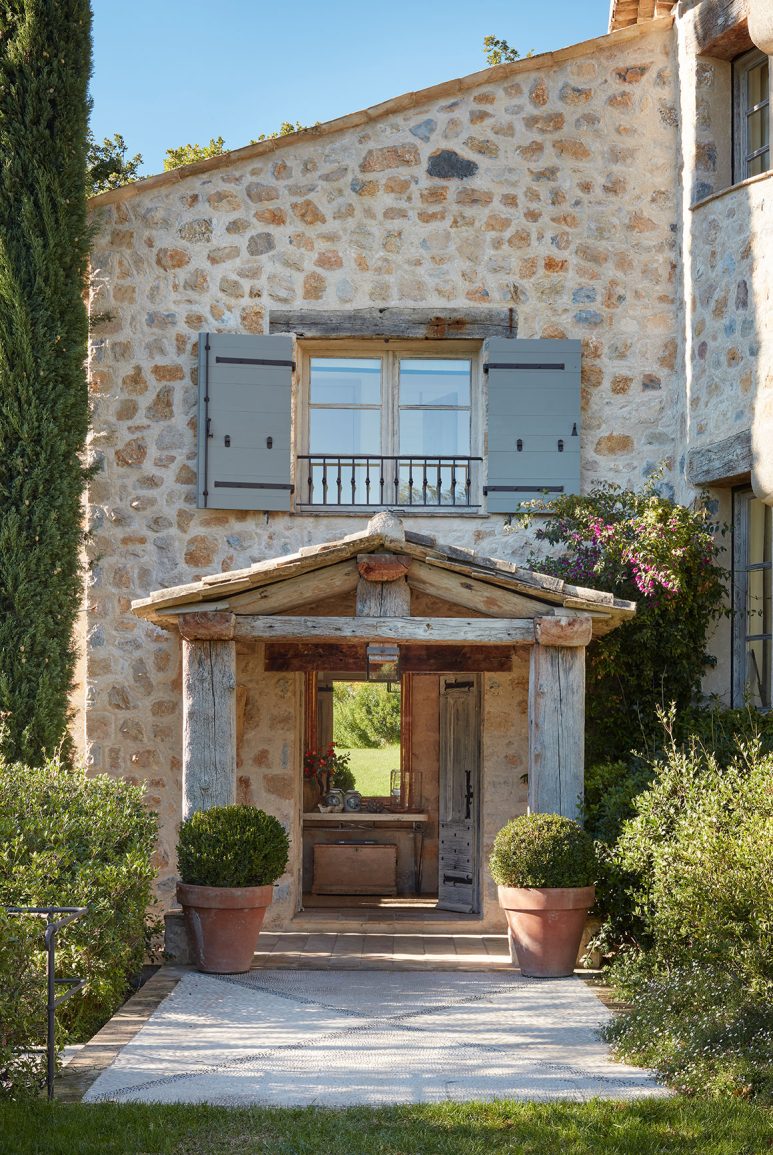 Front facade of a rustic villa on the hills of the south of france