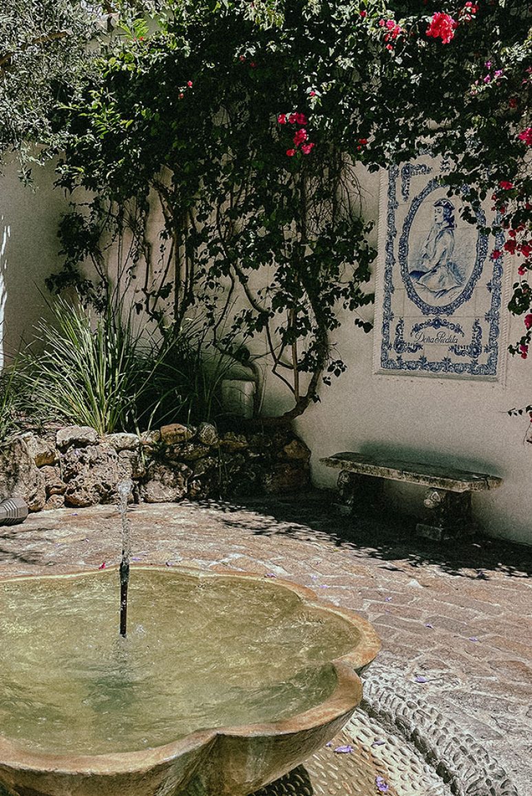 a courtyard with a fountain in Marbella - captured by Studio Indigo
